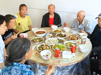 热饭暖餐映初心 民生关怀入民心